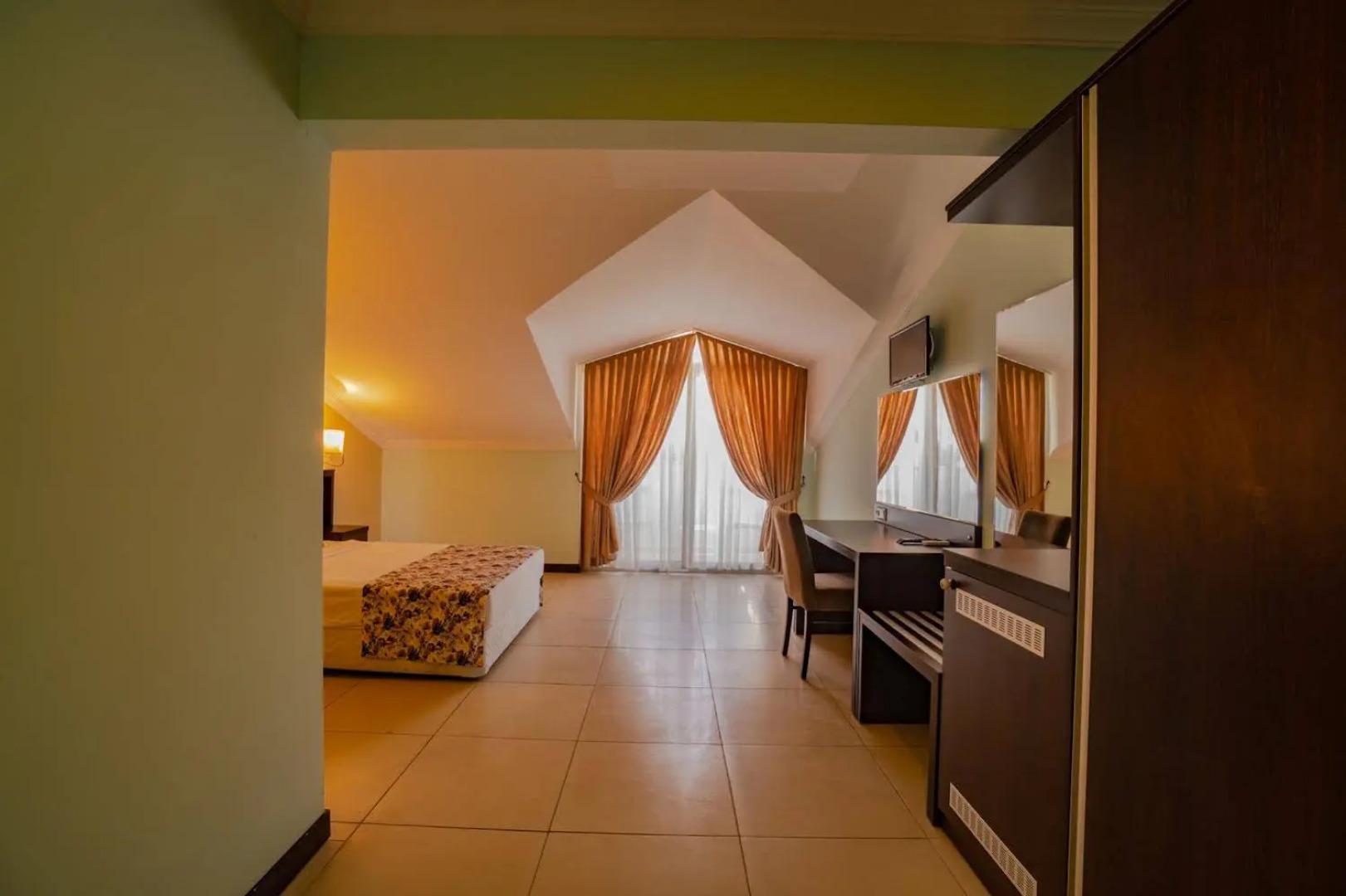 Sunshine Holiday Resort