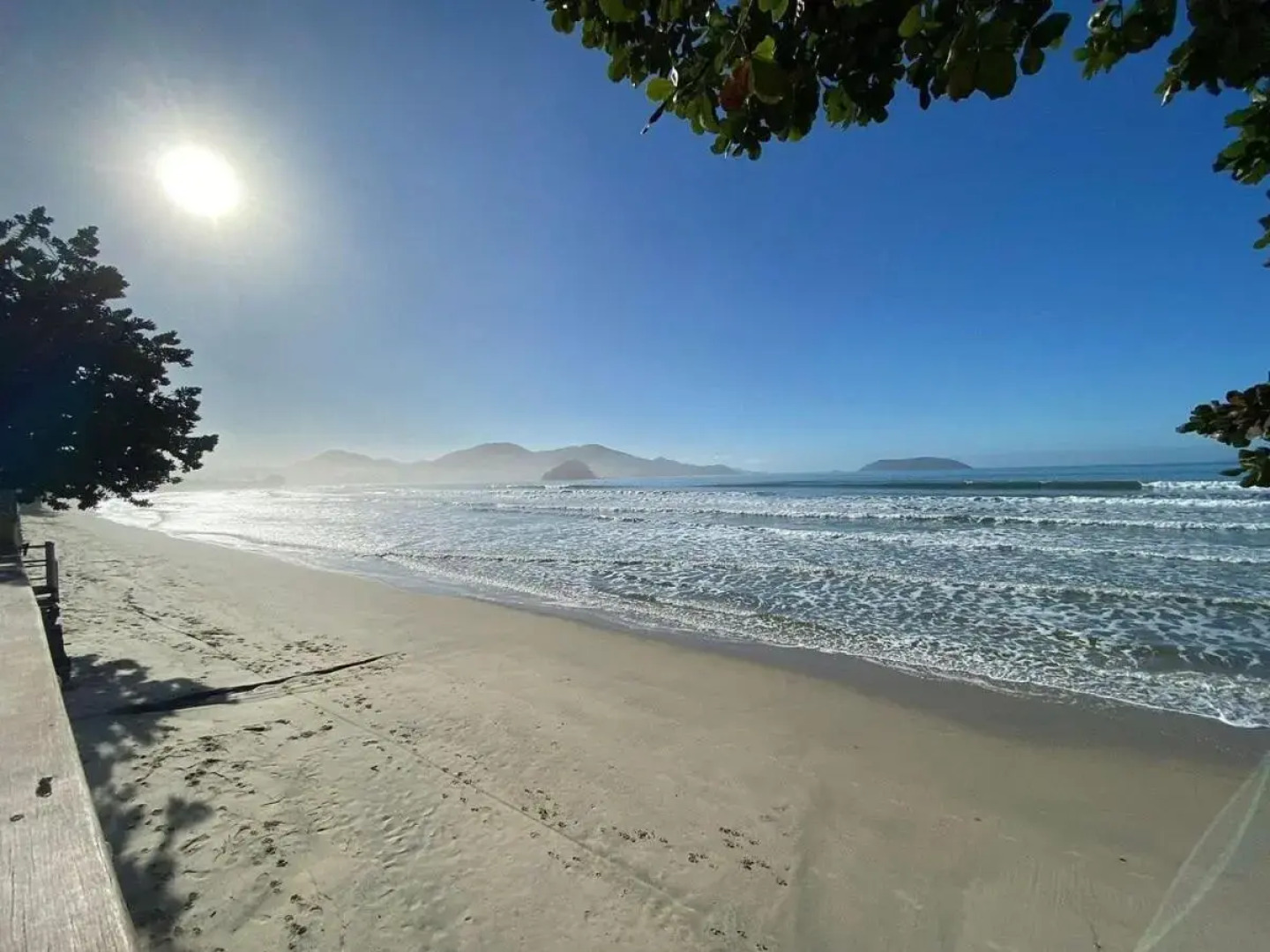 Casa aconchegante pé na areia c/ 5 quartos.