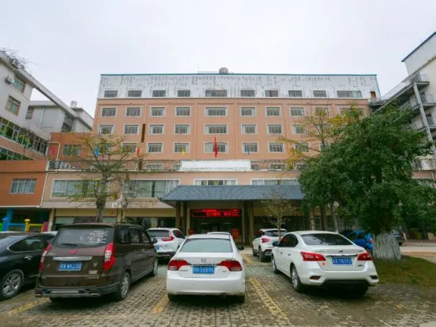 Qinzhou Lingshan Zhengjiu Hotel