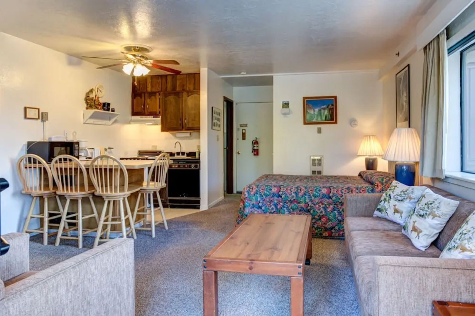 Cozy Corner Studio-a112