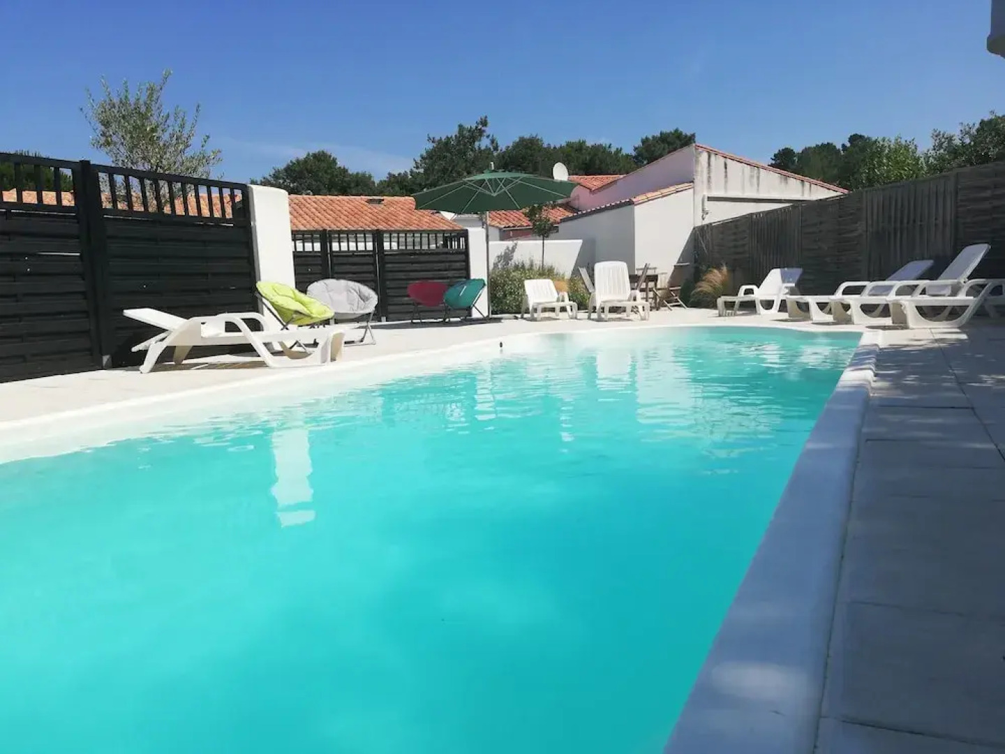 Clos DES Pins , Pavilion for 4 People, in the Heart of the Pine Forest, Heated Swimming Pool