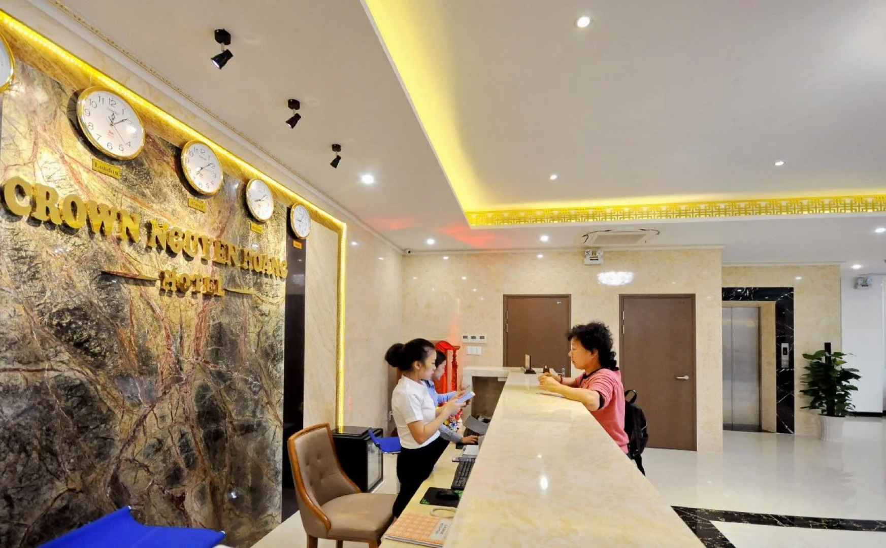 Crown Nguyen Hoang Hotel