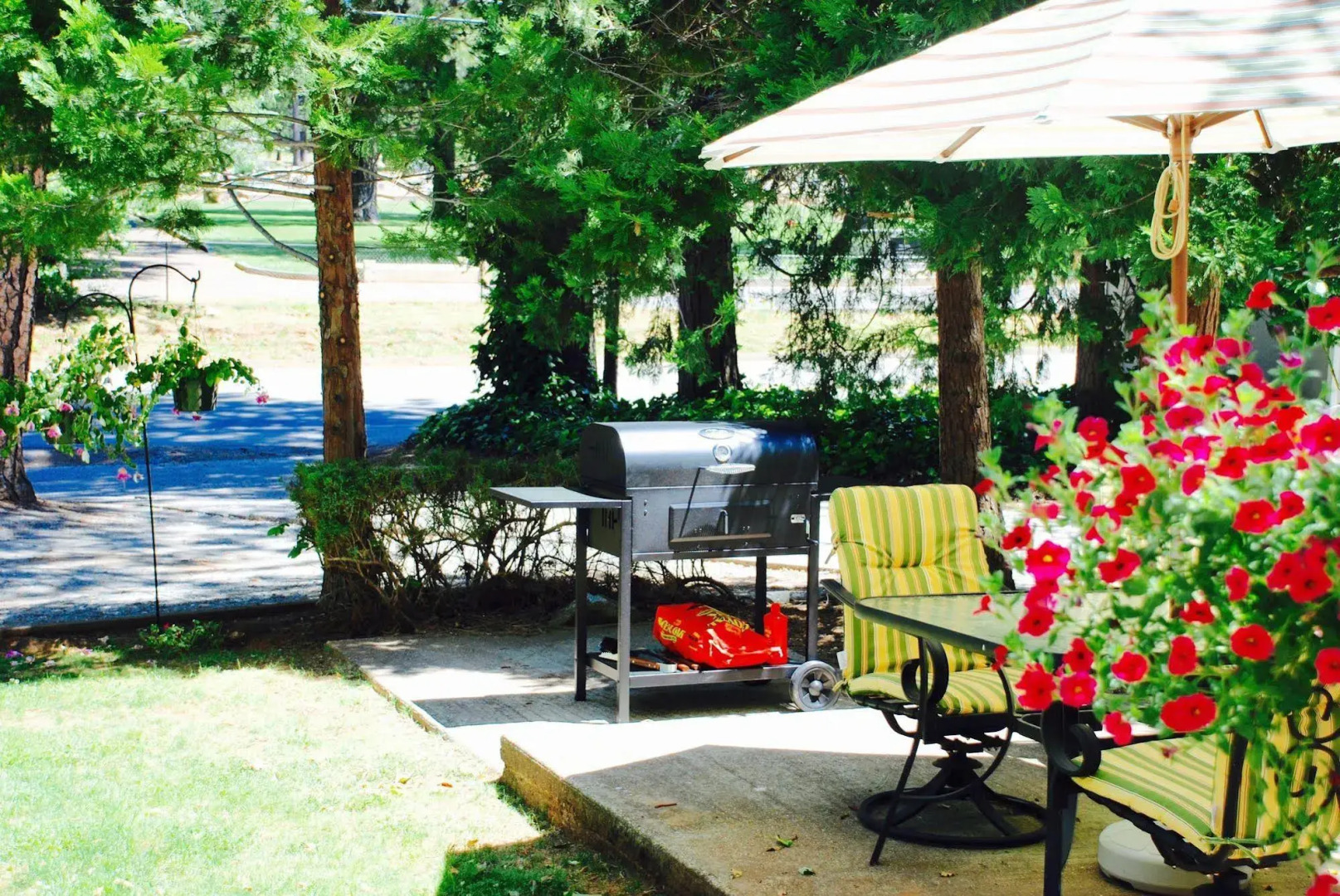 The Pines Inn and Cottages