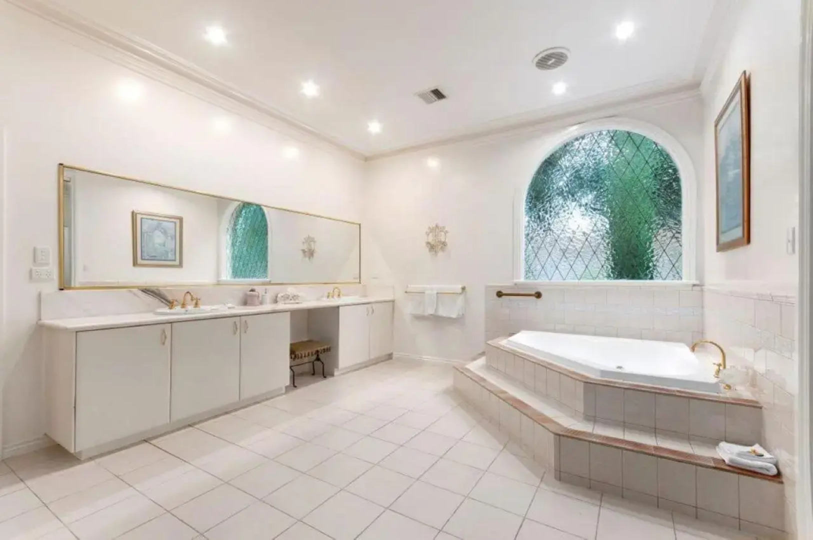 Montford Manor Bed & Breakfast