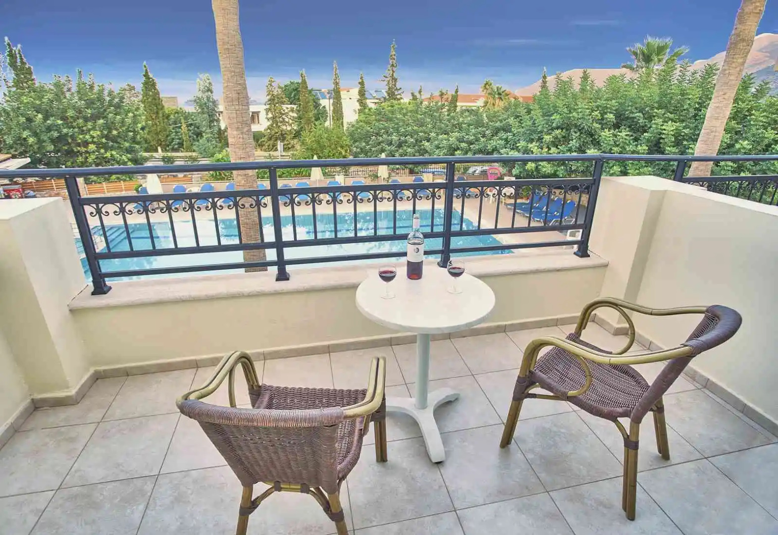 Dionysos Apartments and Studios