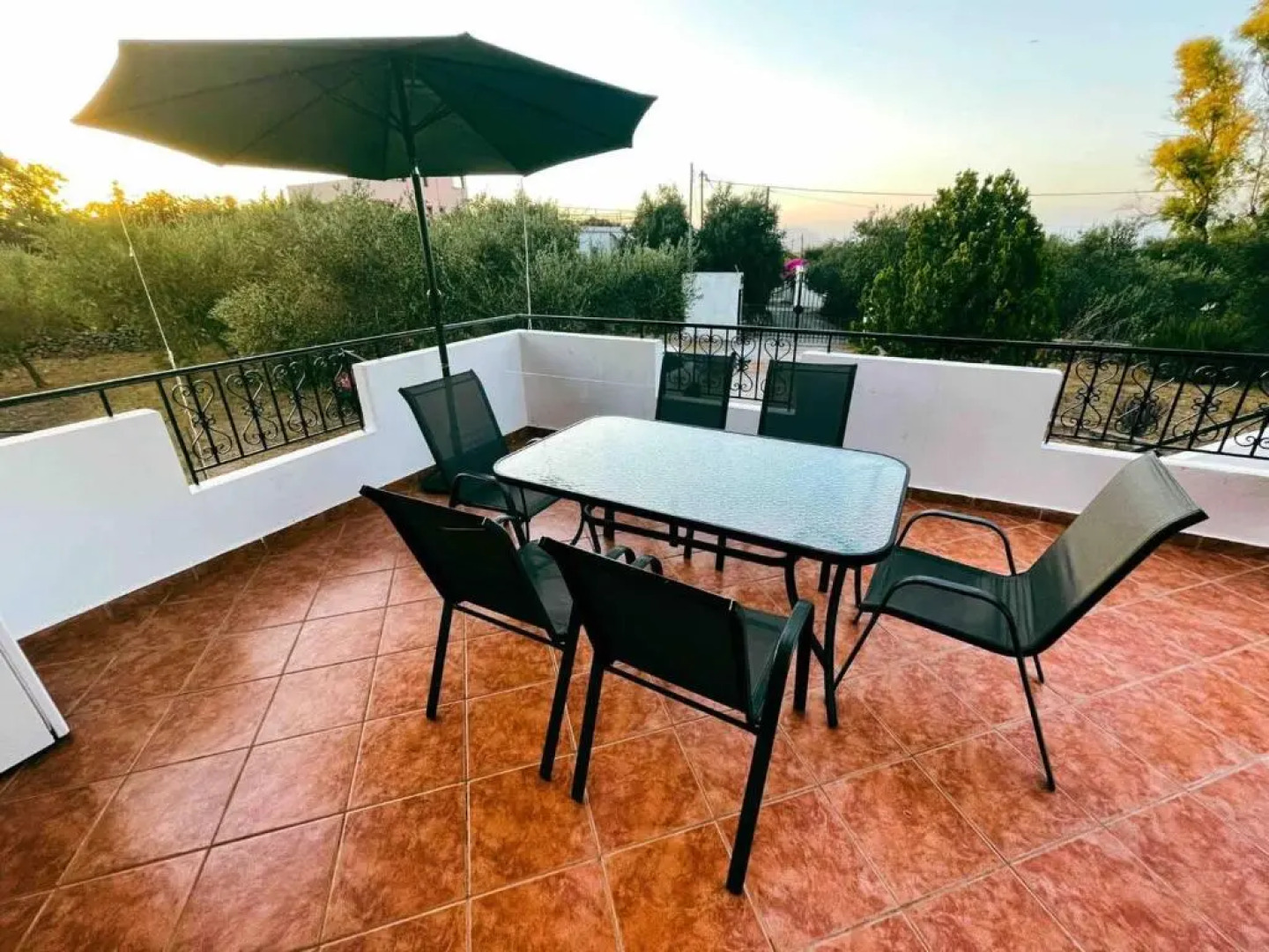 2 Bed House - Sleeps 5 - Garden - Parking - Wifi