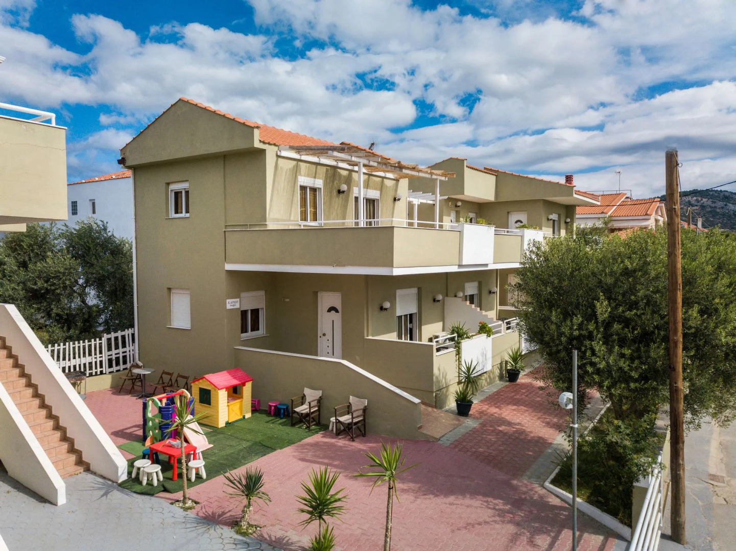 Kapahi Sea View Apartments & Suites