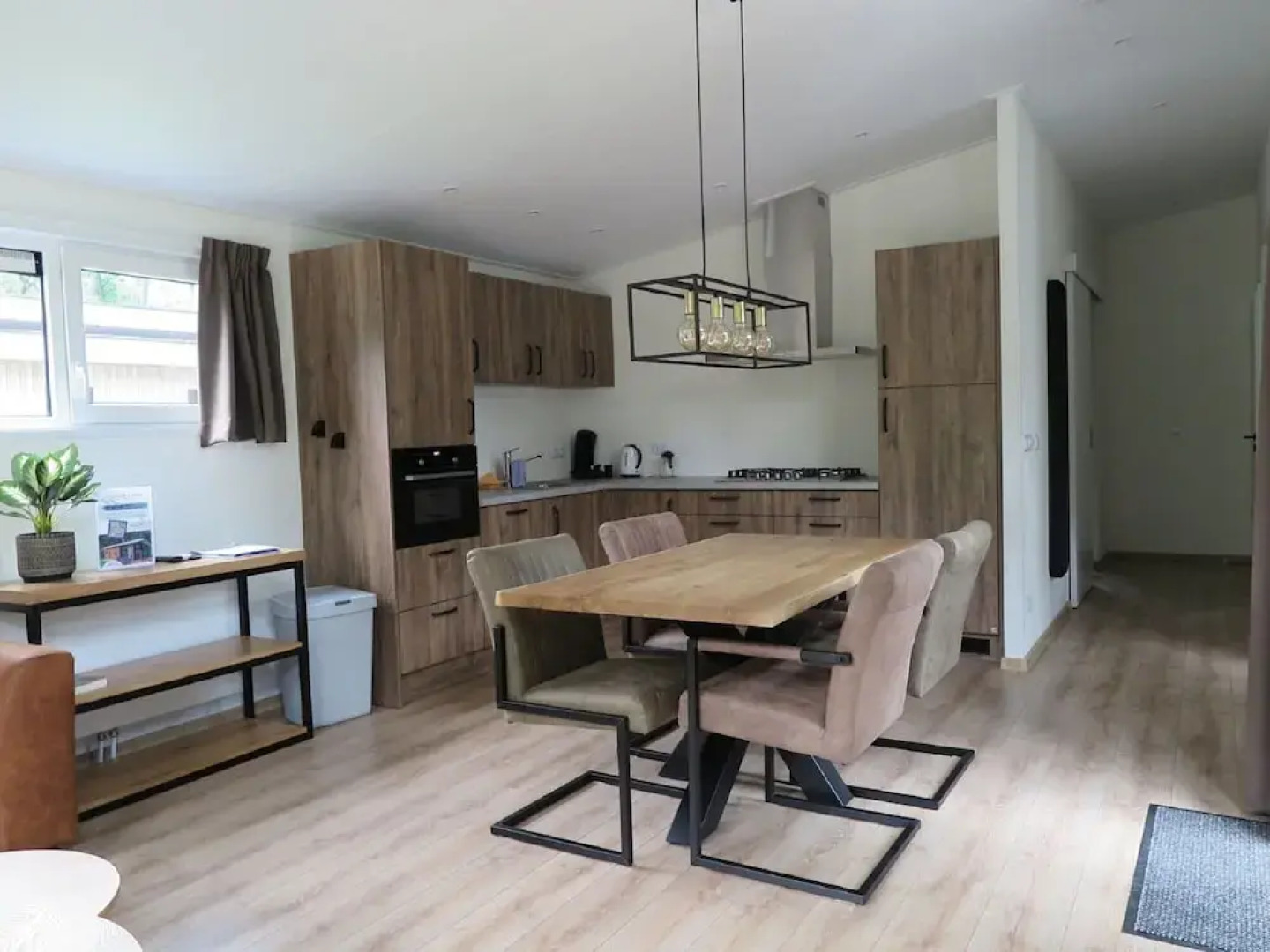 Nature-connected Modern Stay