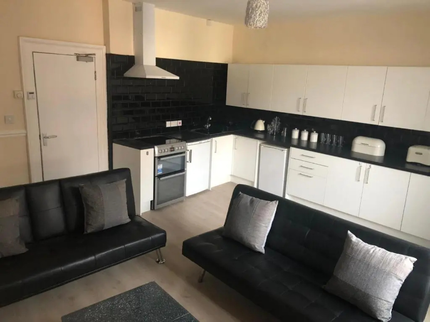 Sandy Pad's Apartments