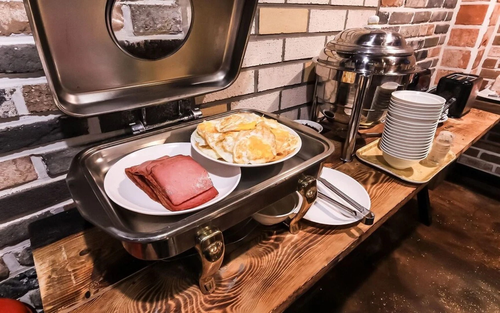 Changwon Palyongdong Praha Hotel