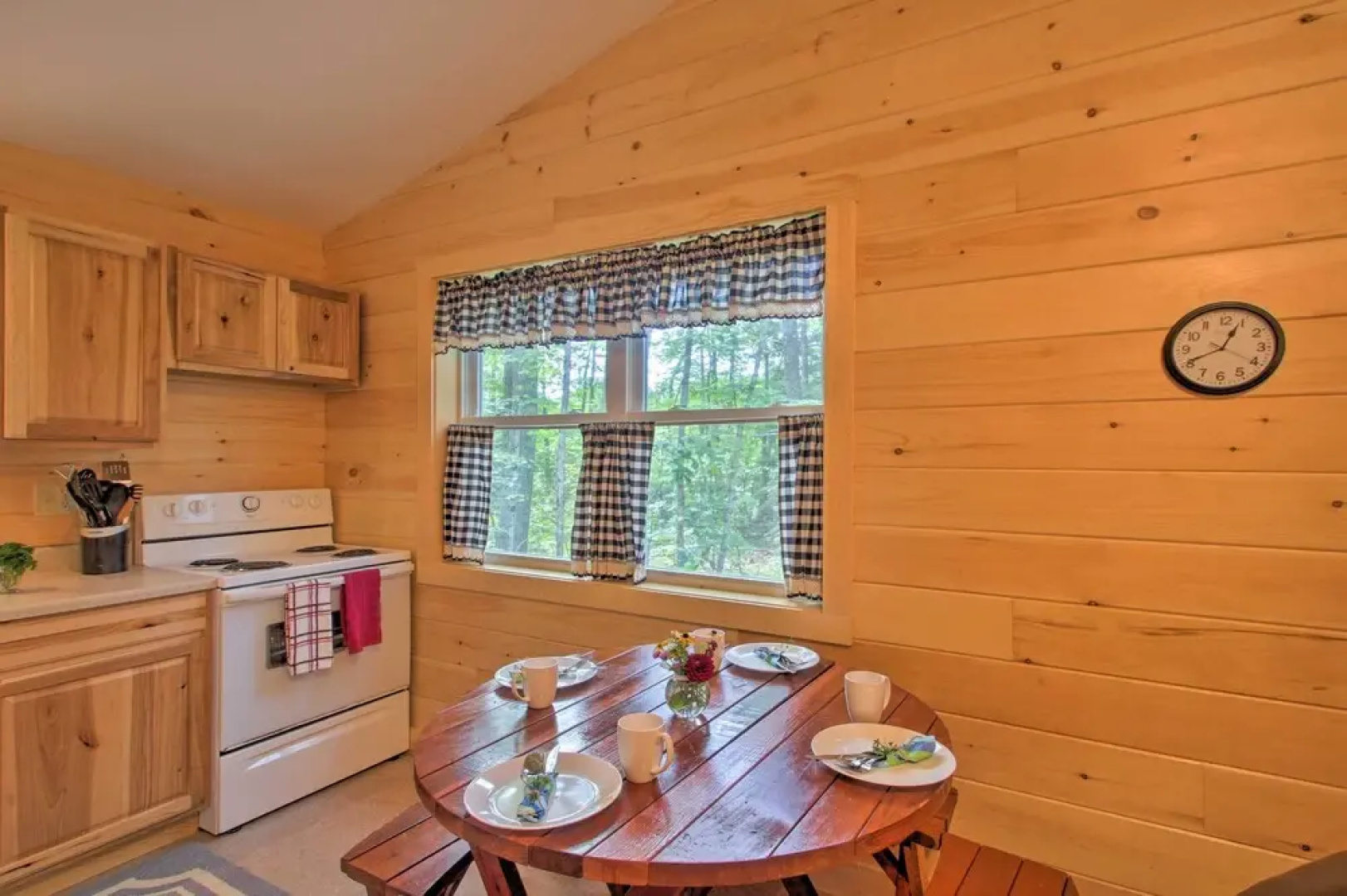 'the Cedars' Cabin w/ Beach Access on Panther Pond