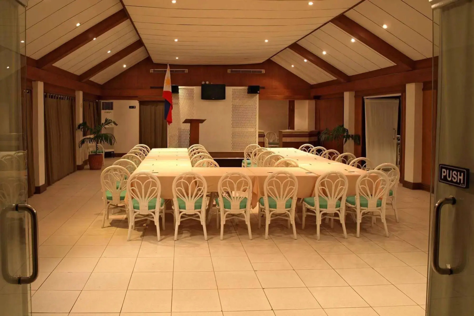 Almont Inland Resort