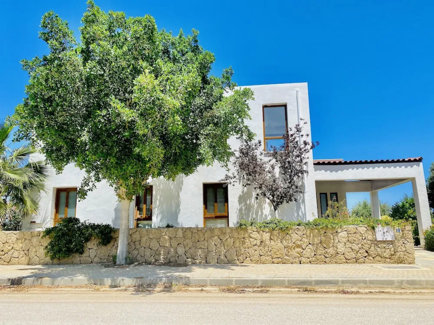 Sea Cliff Villa, 4 Beds, Sleeps 2- 8, Free Wifi,