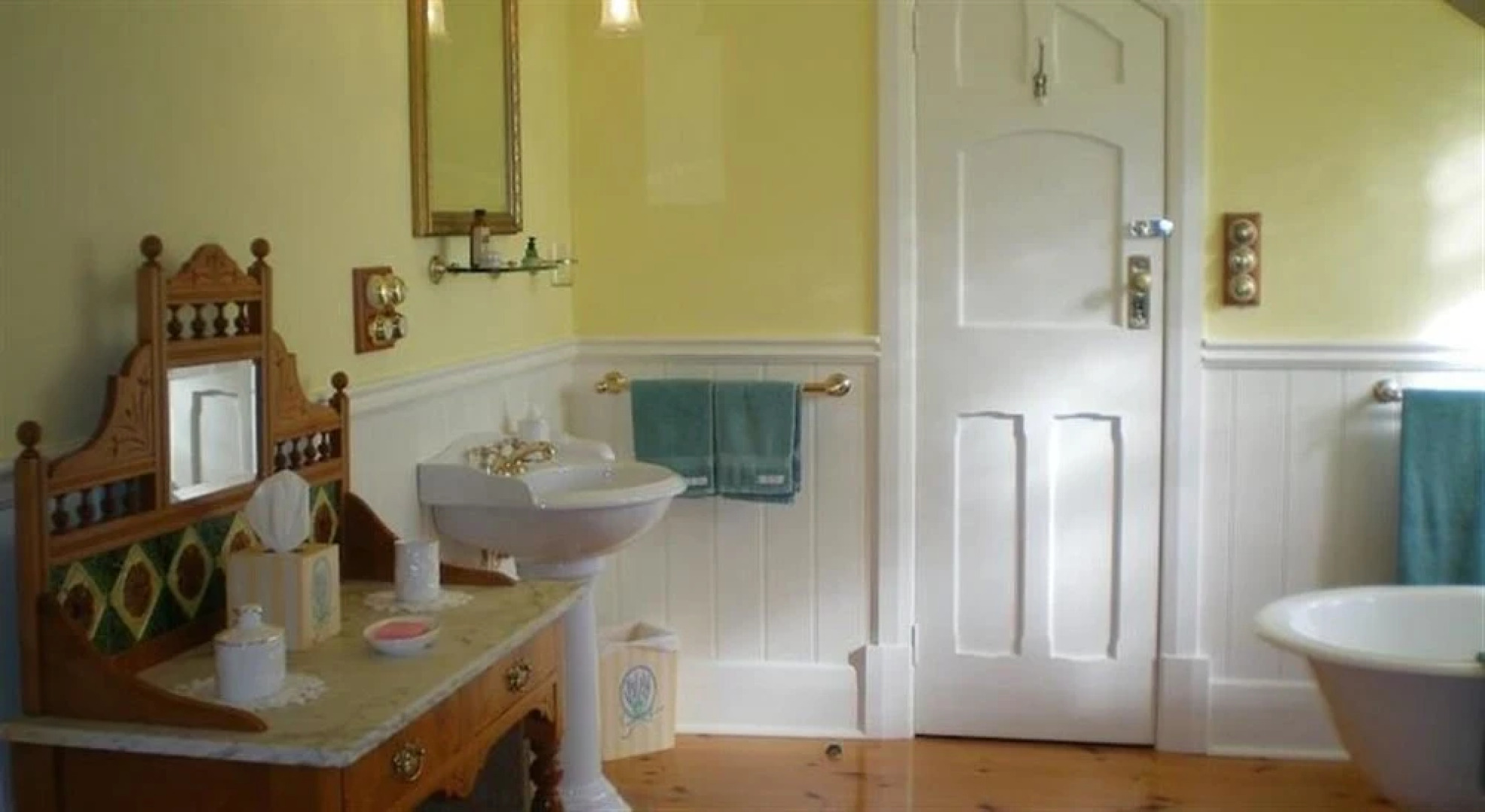 Water Bay Villa Bed and Breakfast