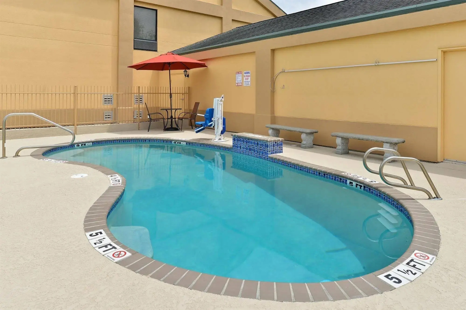 Executive Inn & Suites Breaux Bridge, LA