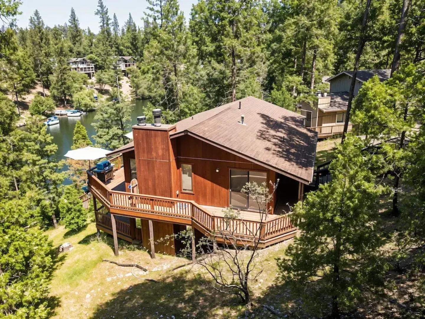 The Big Easy - Lakefront Only 1 mile to Popular Marina Beach! by Yosemite Region Resorts