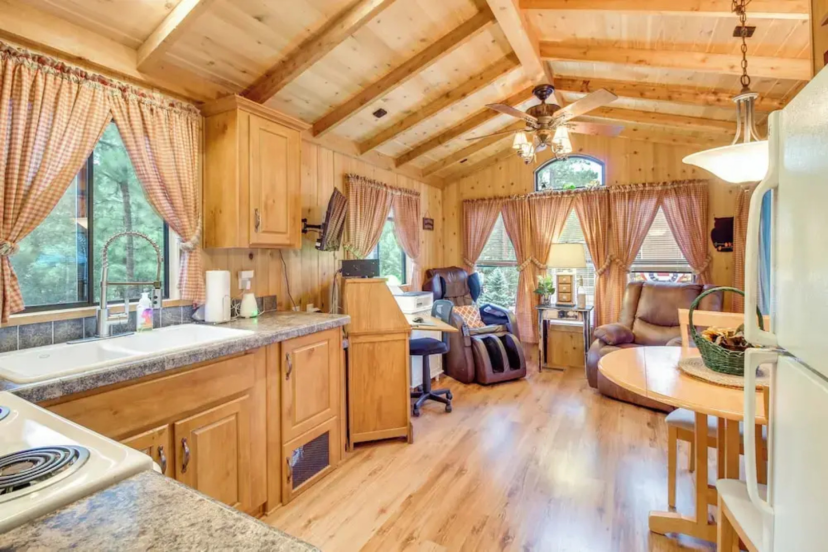 Hike & Fish: Cozy Cabin w/ Patio in Show Low!