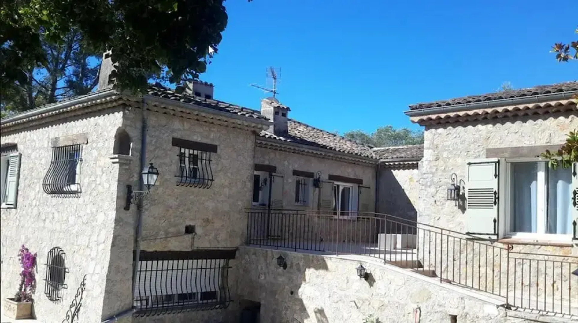 Aux charmes de grasse