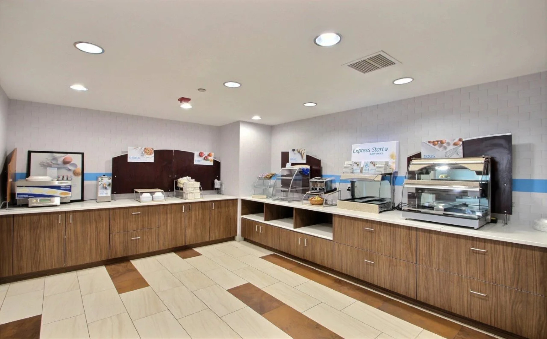 Holiday Inn Express Hotel & Suites Milwaukee Airport by IHG