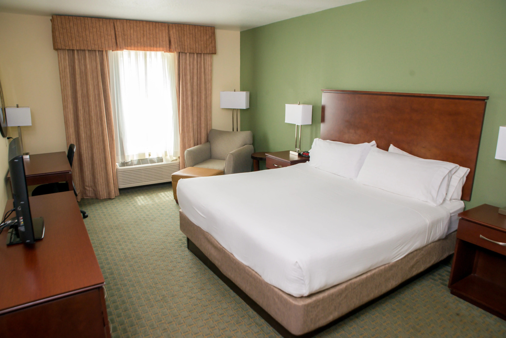 Holiday Inn Express & Suites Cocoa by IHG
