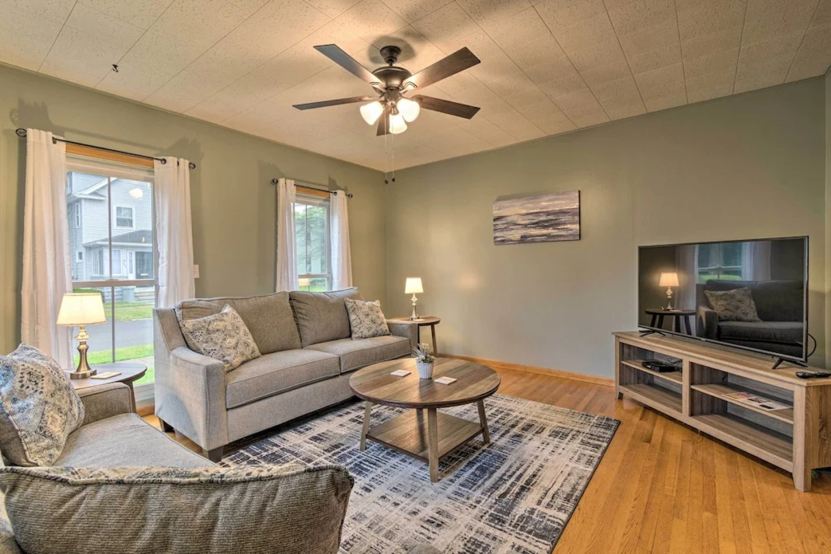 Penn Yan Escape w/ Yard, 1 Mi to Keuka Lake!