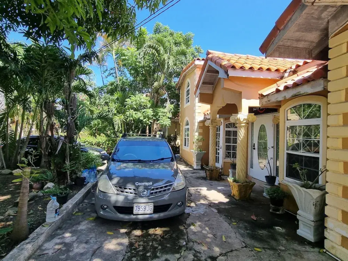 Csompo Empire one bedroom apt