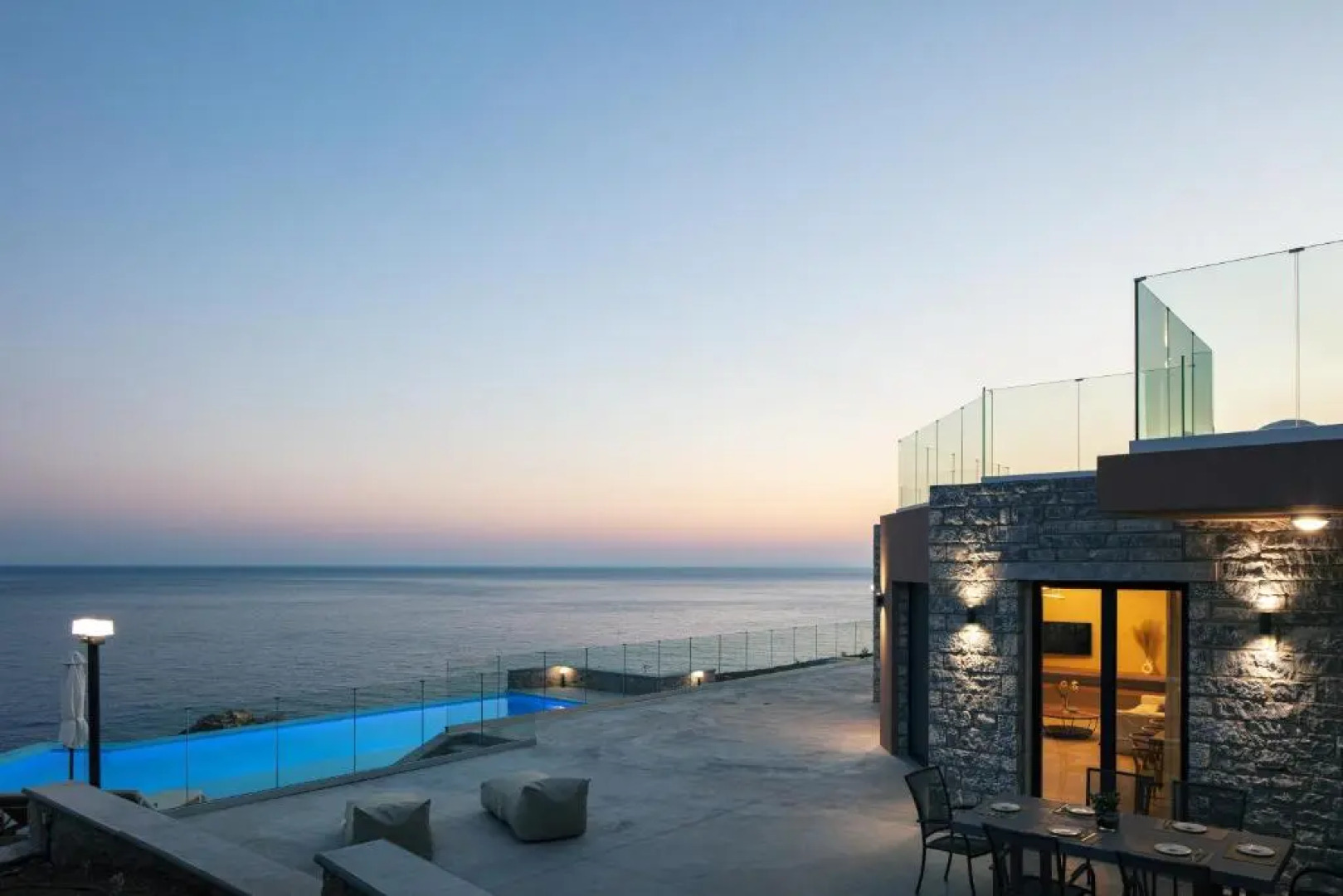 Seafront luxury villa with infinity pool & devine views!