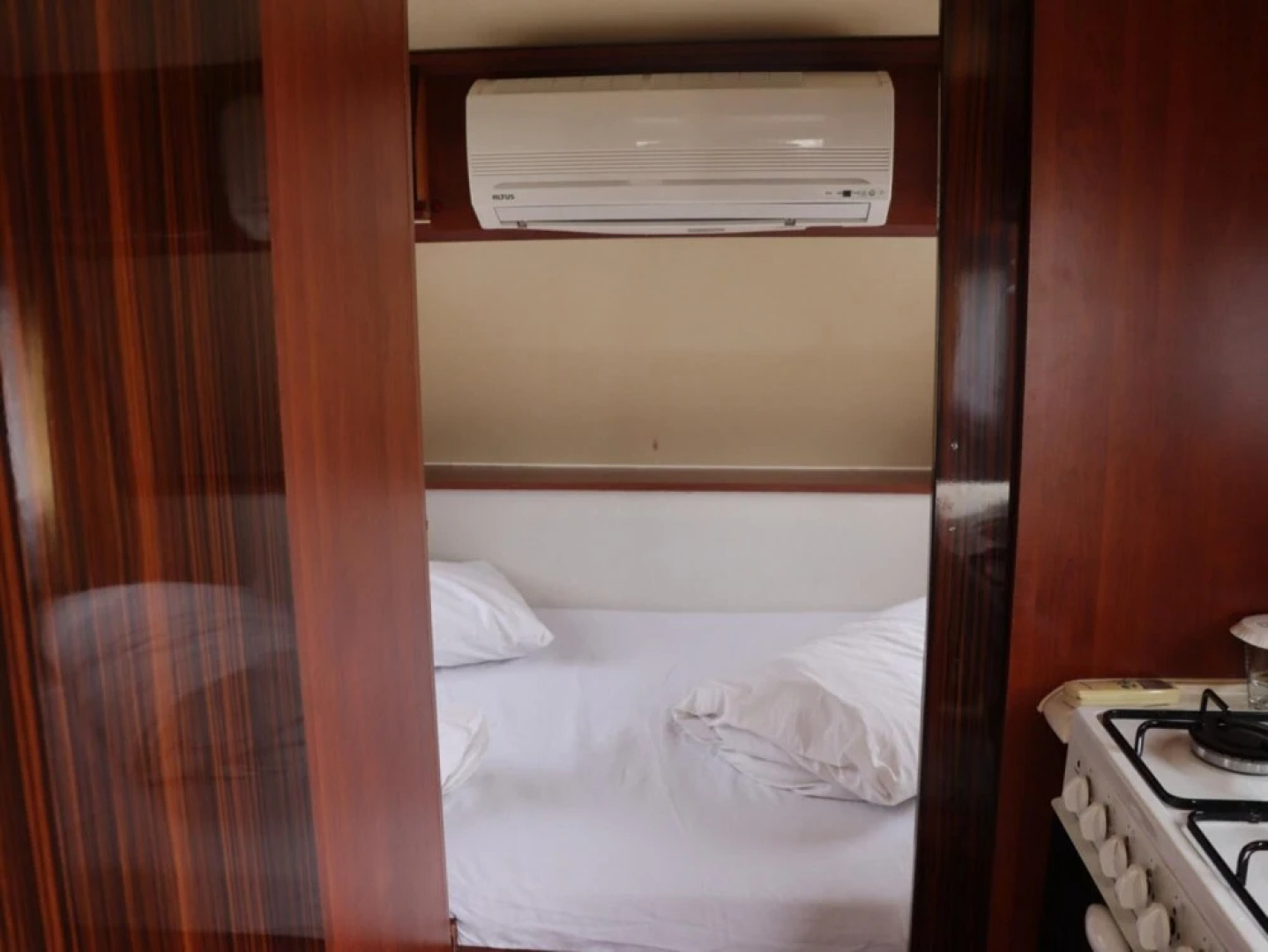 Cozy Caravan Surrounded by Nature in Iznik Bursa