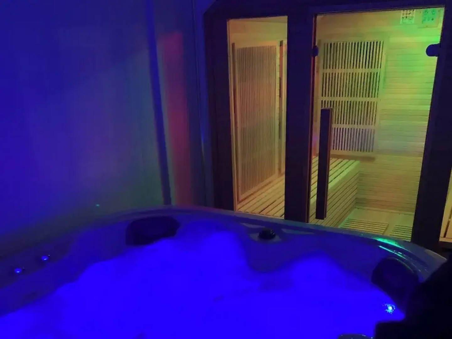 Perfect Couple Retreat To Relax With Hot Tub&sauna