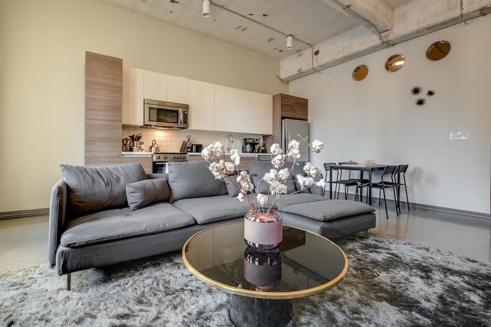 Downtown Dallas Apartments by Hosteeva