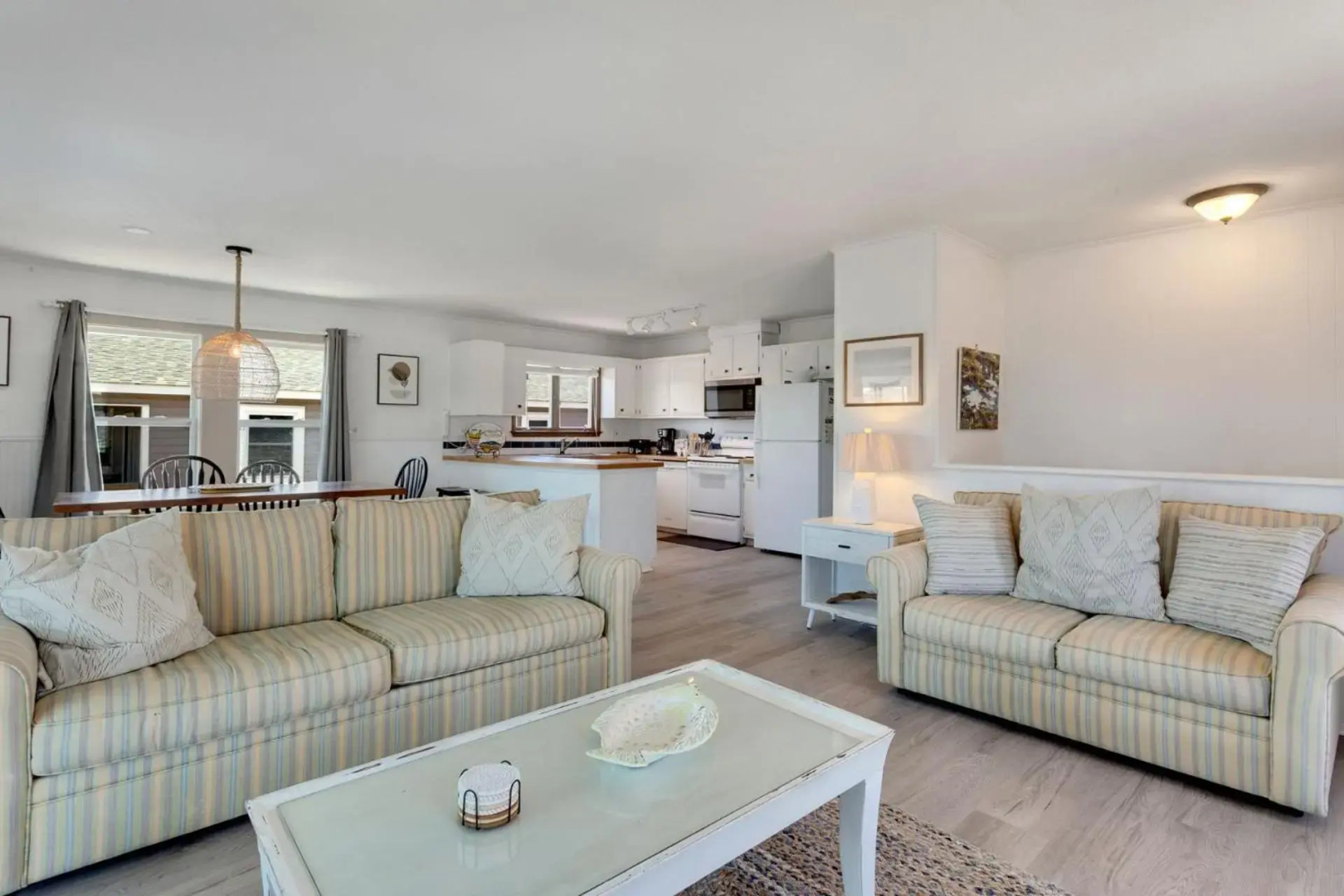 4122 - Blue White Haven