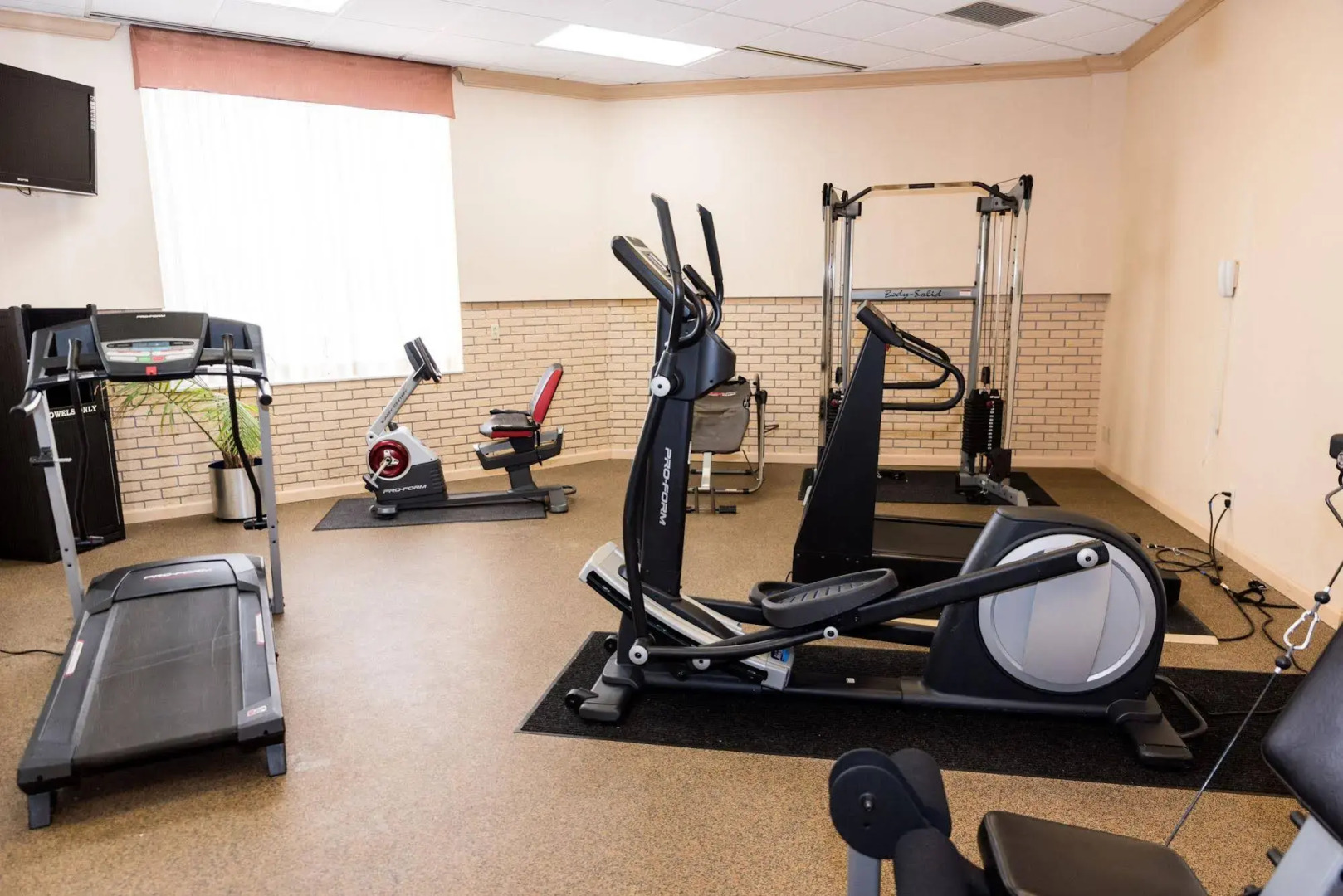 Airport Plaza Inn and Conference Center