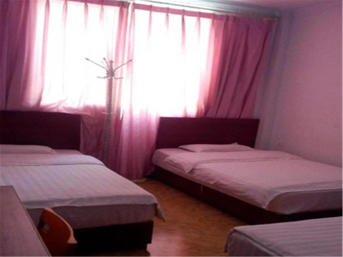 April Day Business Hotel