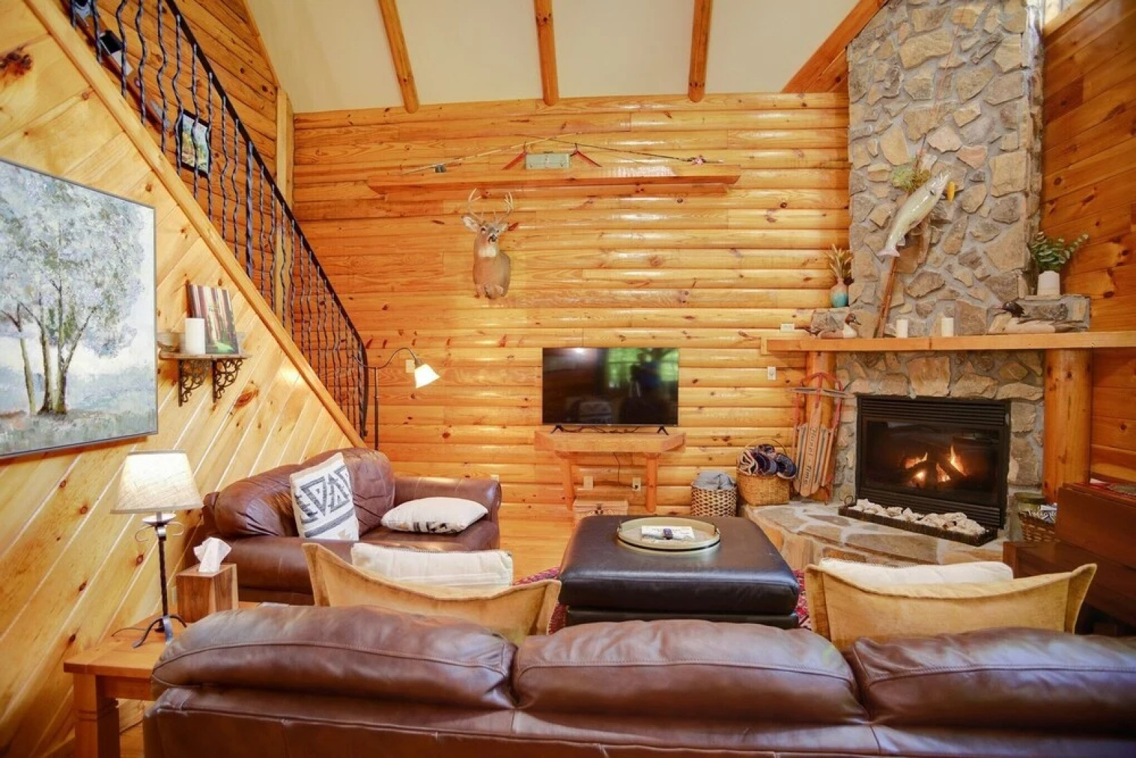 Tree Top Lodge - Gorgeous Lake Cabin With Hot Tub & Magnificent Views Of Forests And Mountains! 3 Bedroom Cabin by Redawning