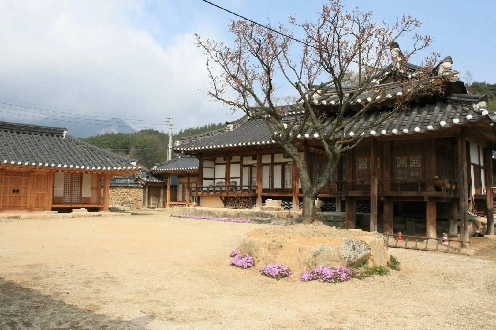 Geochang Choongsindang Donggae Jeongon Gotek