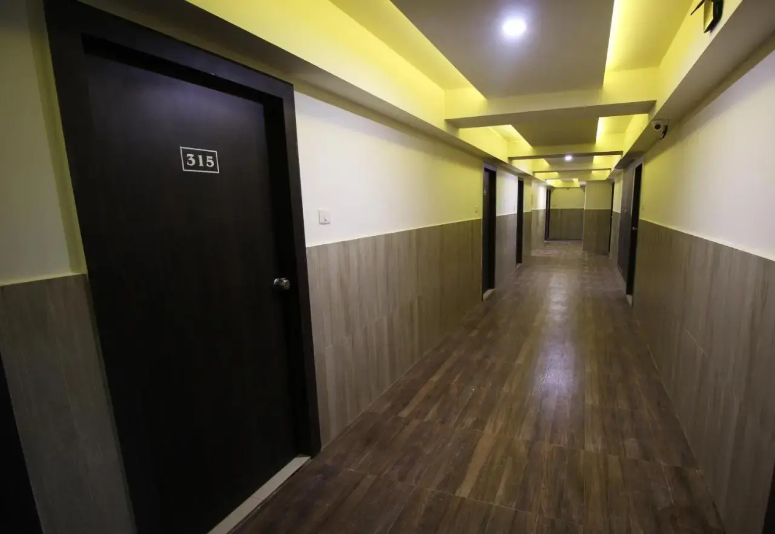 Hotel Nova Cross Road