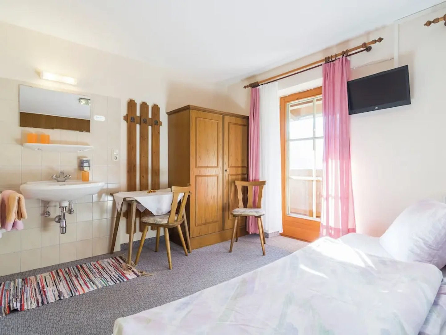 Spacious Apartment Near Ski Area In Konigsleiten