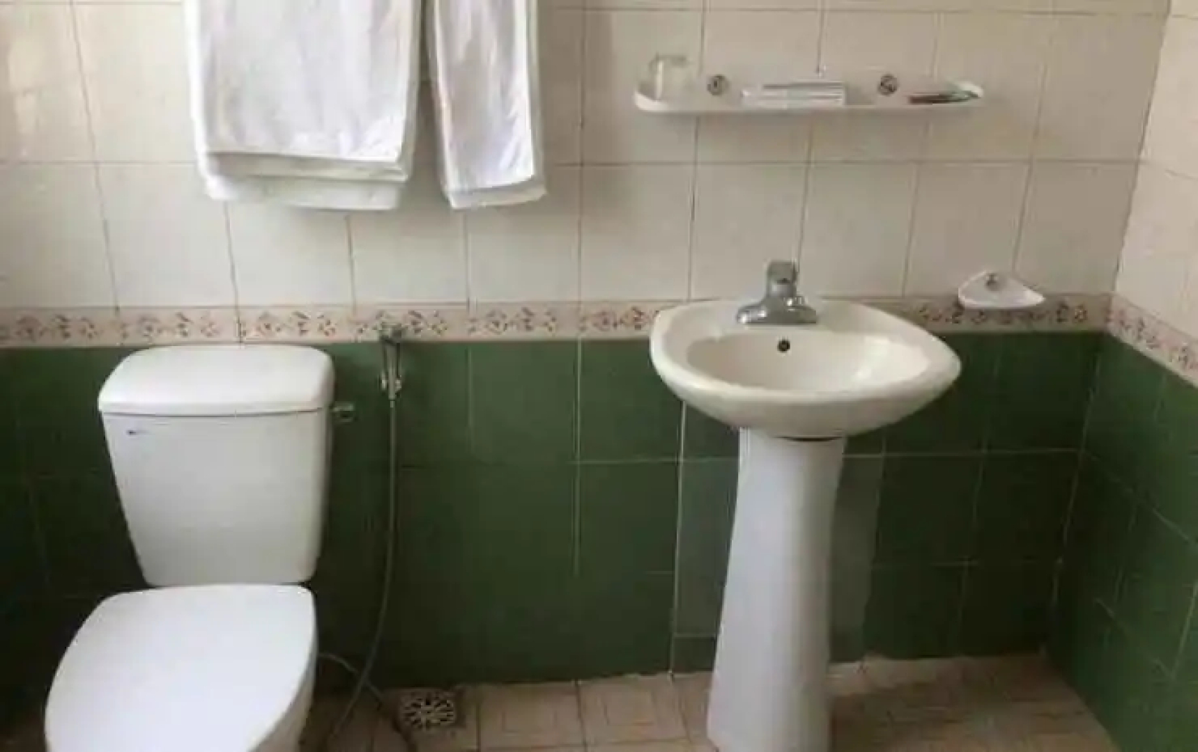 Huong Tra Hotel