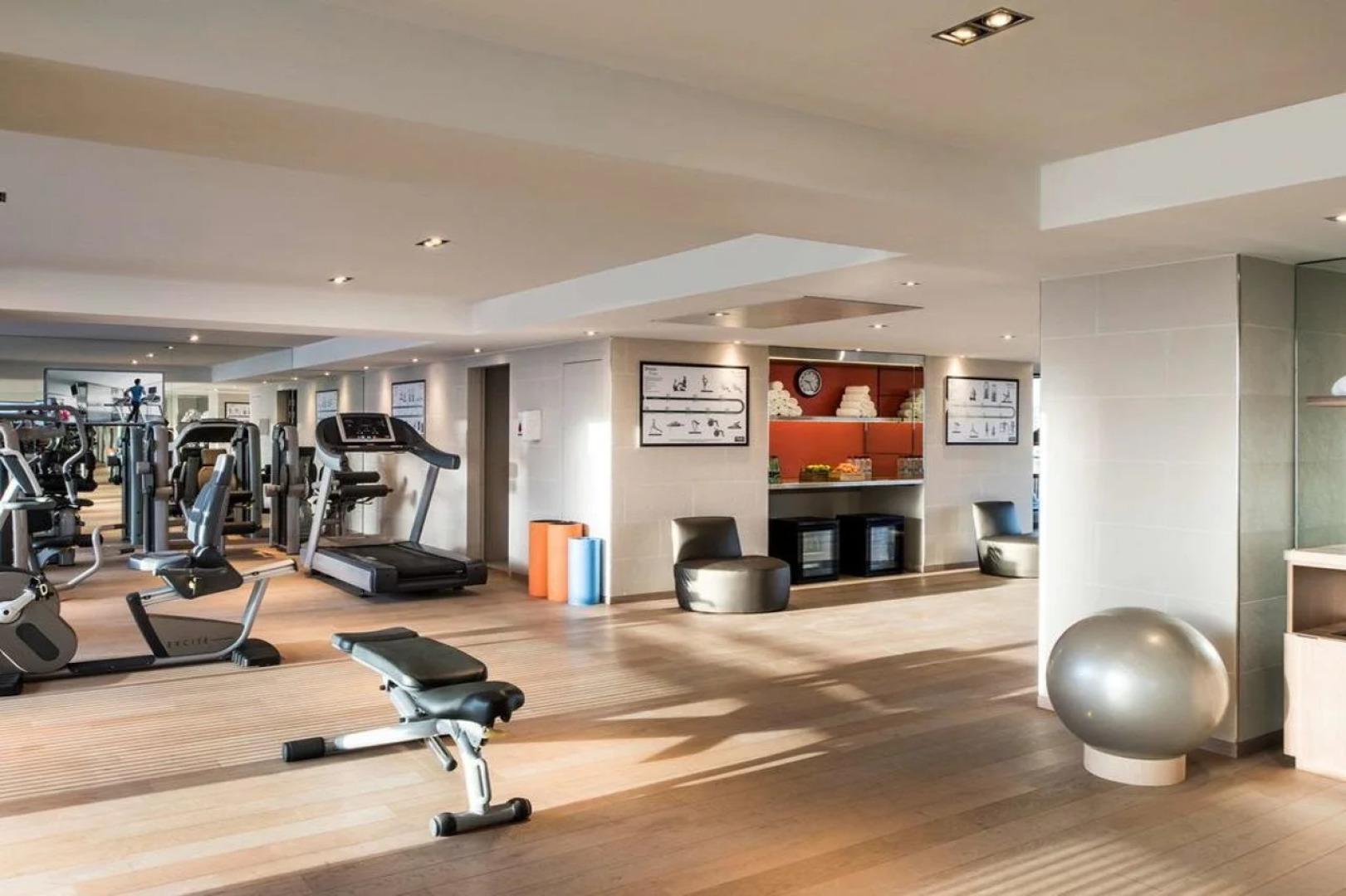 Отель Pullman Paris Tour Eiffel