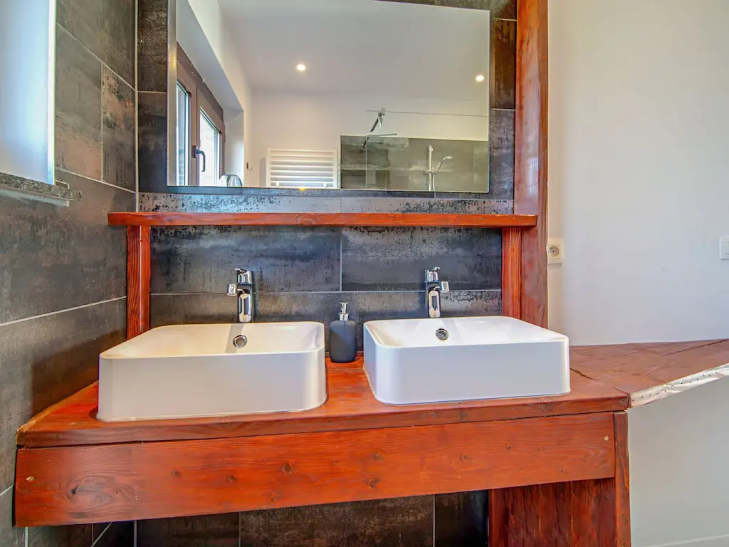 The Waltz of the Chickadees in Somme Leuze