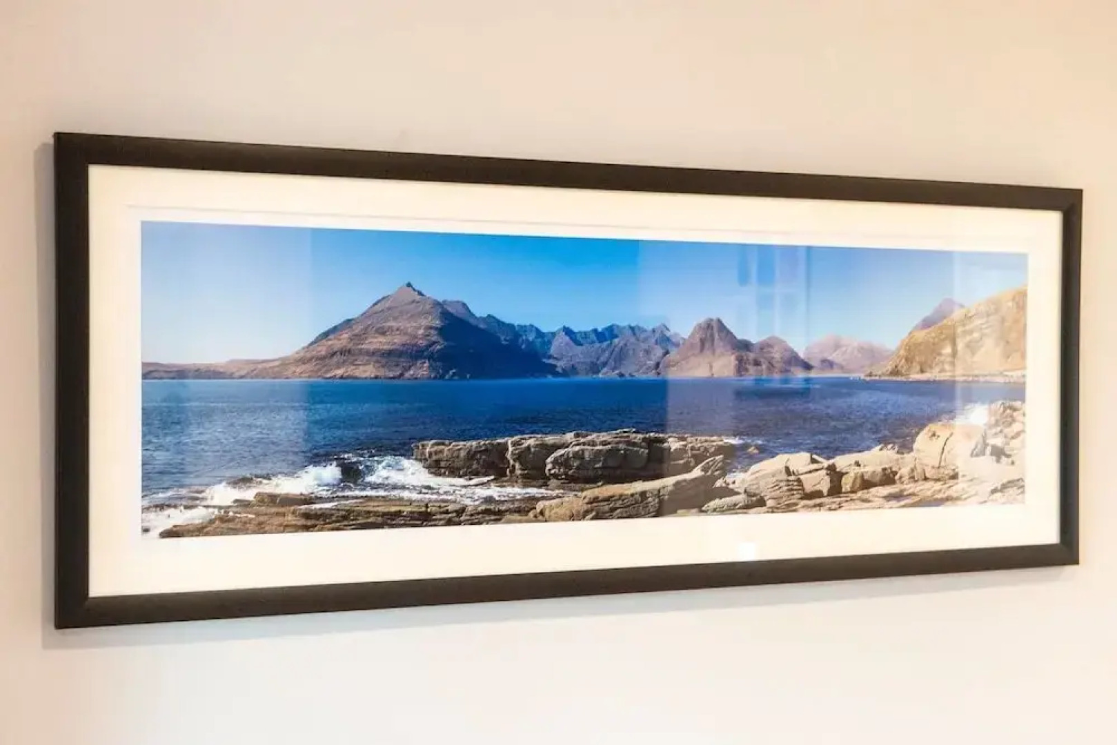 Naturally Well-lit and Serene Holiday Home w\ Parking