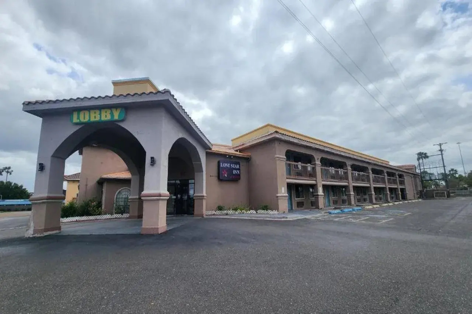 Lone Star Inn & Suites by OYO Harlingen TX