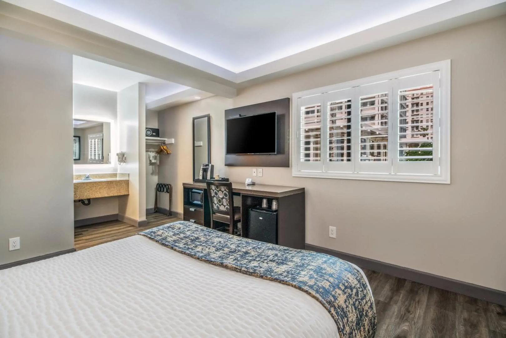 Inn at 50 at Long Beach Convention Center