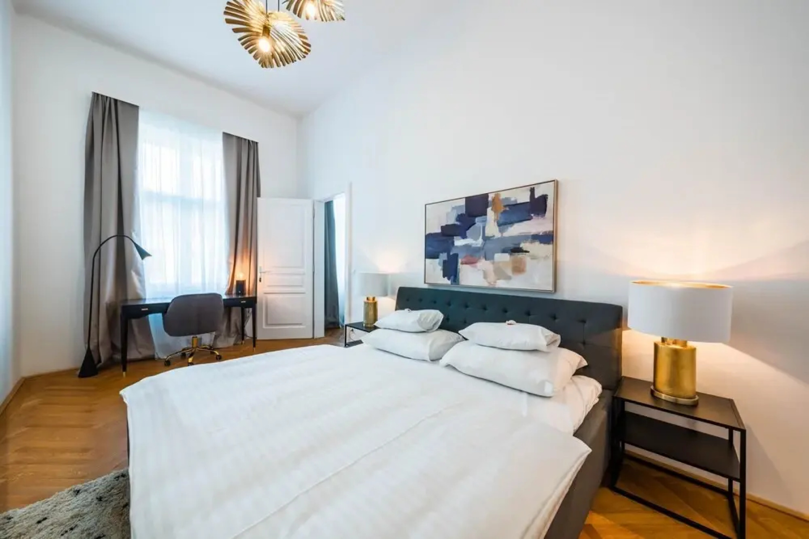 Deluxe Apartment With Parking and Office Next to the City Park