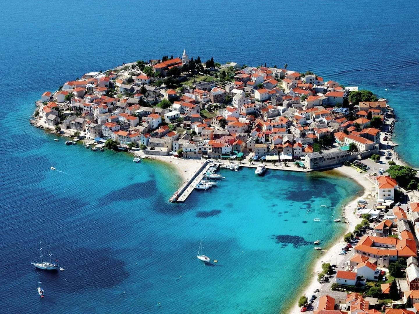 Chic Apartment in Primosten With Pool