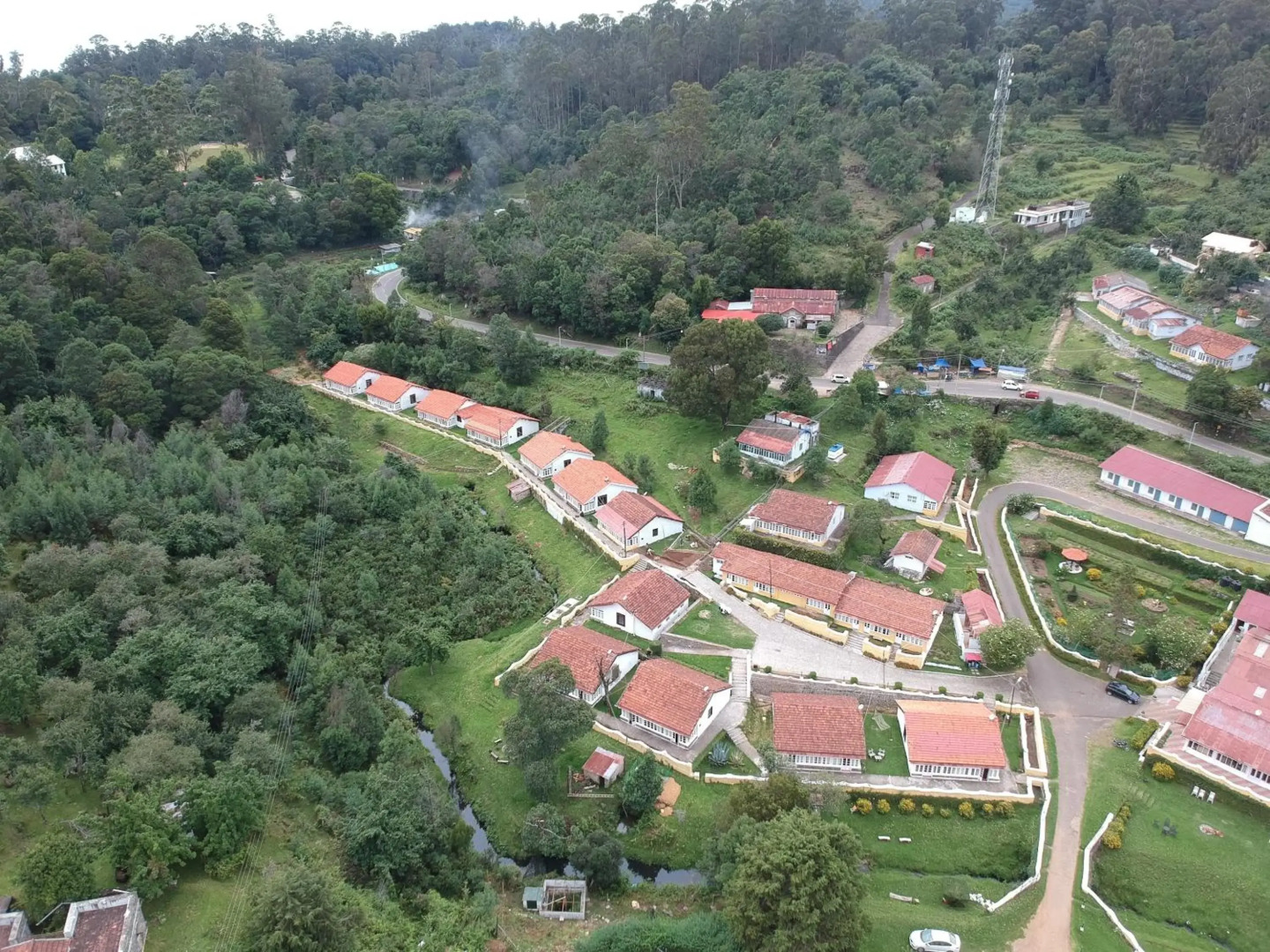 OYO Premium Golf Club Road