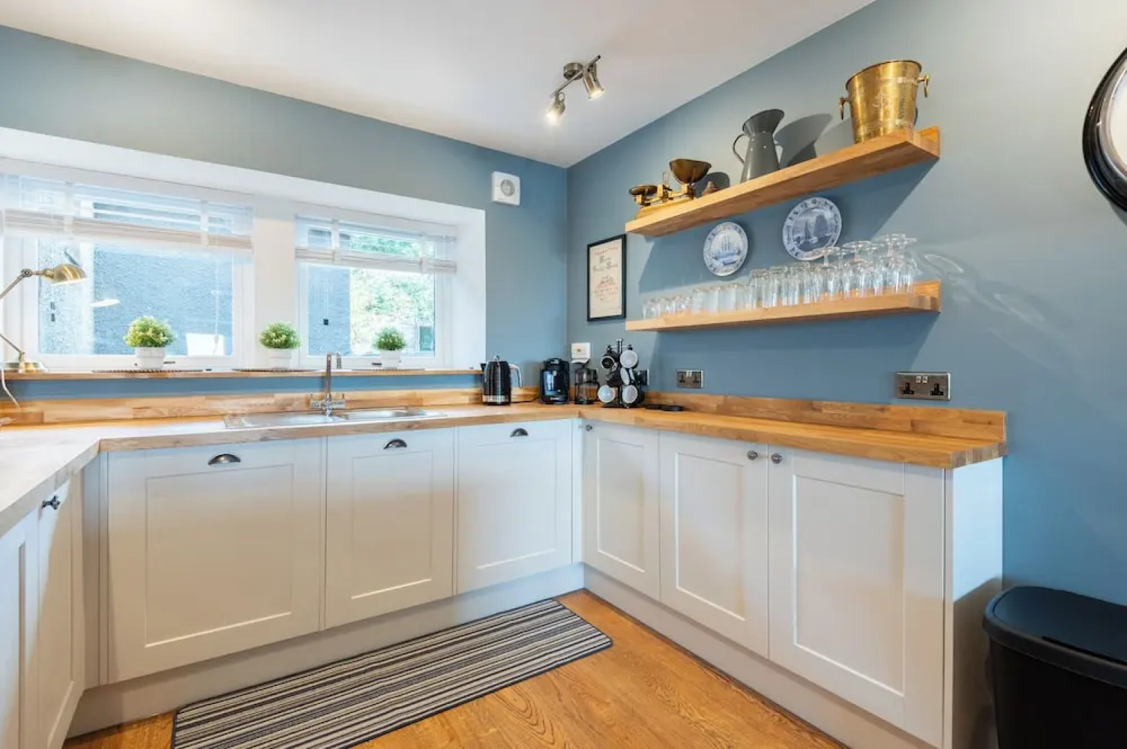 Shorefront Apartment - Sea View With 3 Bedrooms