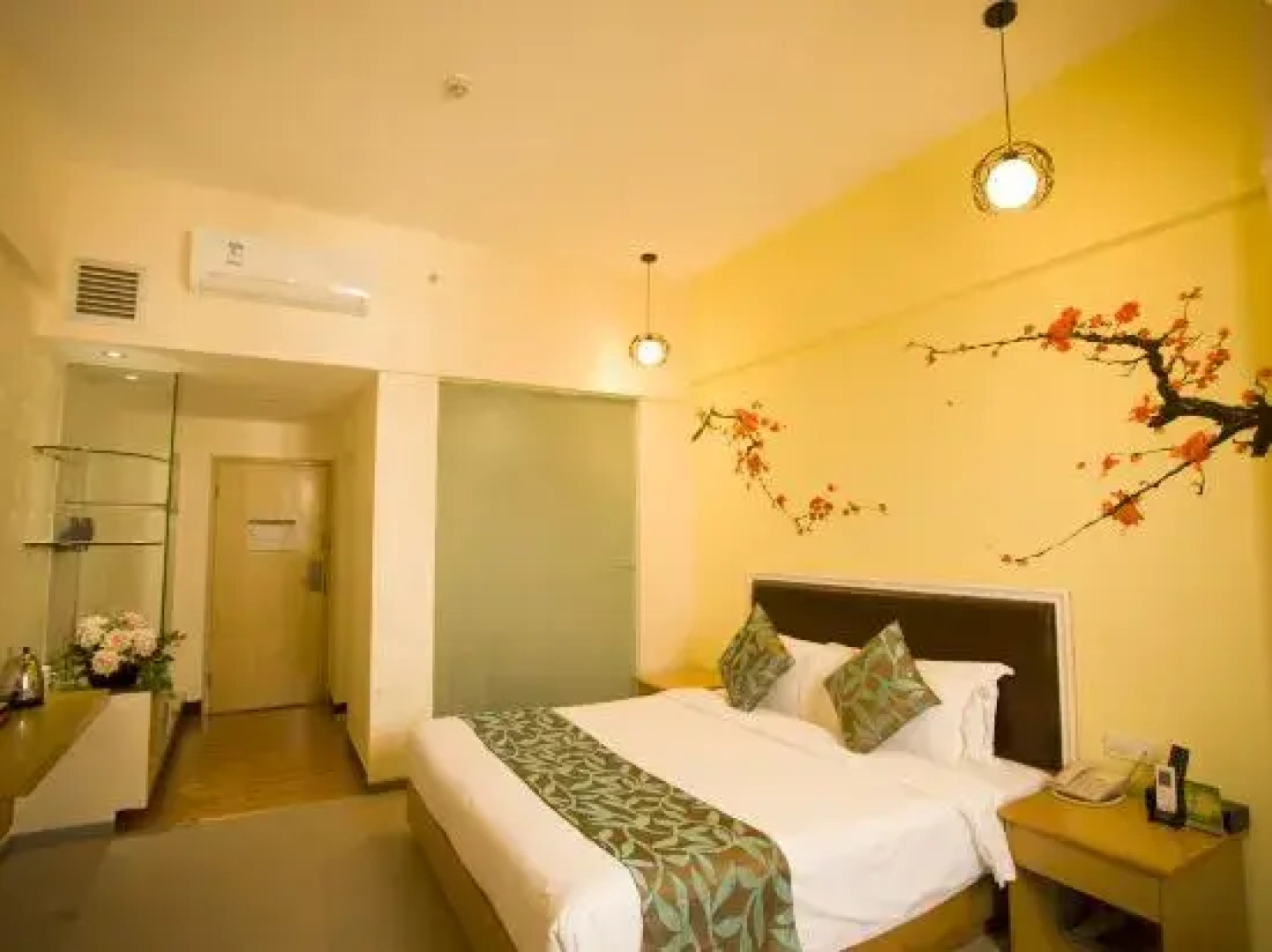 Sunshine Holiday Hotel