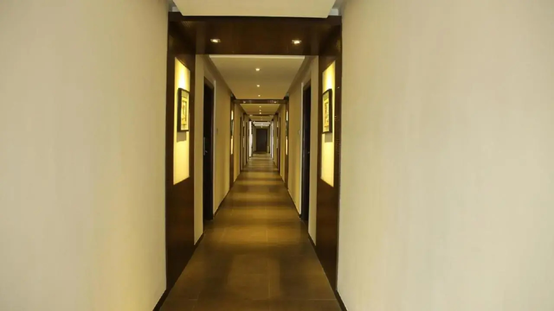 Vits By Spree Hotels Le Pebble