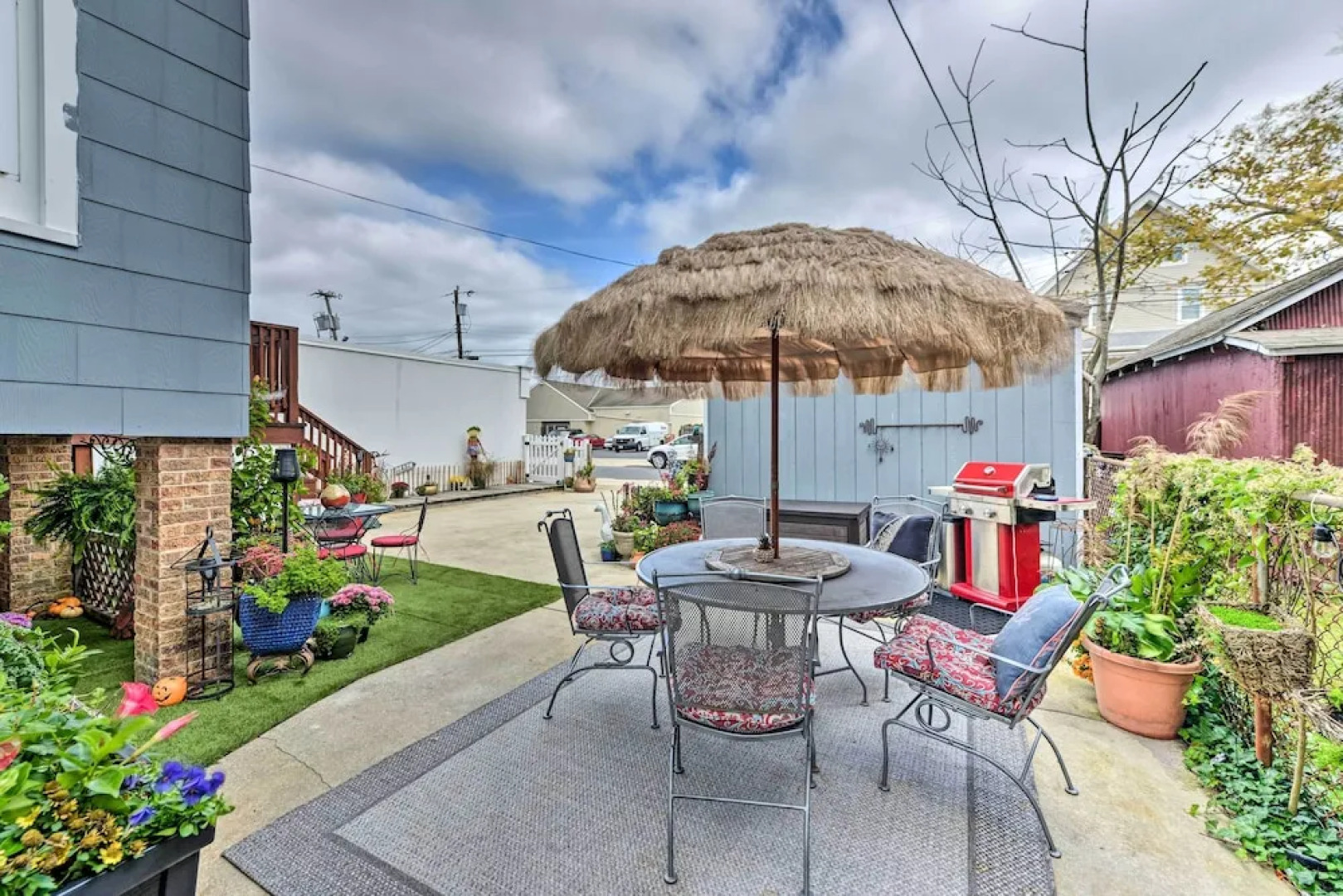 Cozy Ventnor Getaway: Walk to Public Beach!